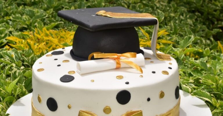 graduation cakes