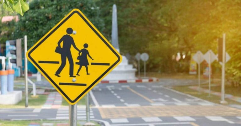 school crossing sign​